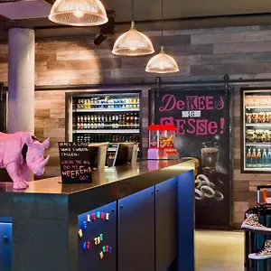 Hotel Moxy Frankfurt East, Fráncfort del Meno
